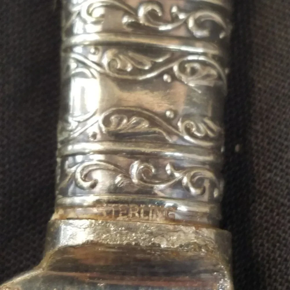 Antique Meriden Cutlery Mother-of-Pearl Sterling Silver Ferrules 12 Blunt Knives